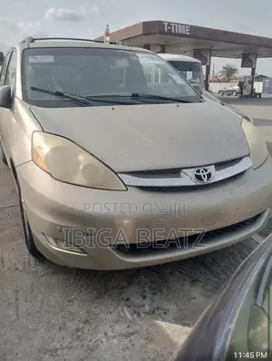 Toyota Sienna 2006 Gold