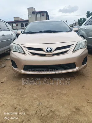 Toyota Corolla 2012 Gold