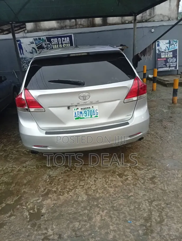 Toyota Venza Limited 2010 Silver