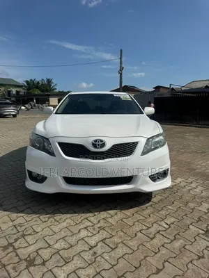 Toyota Camry SE V6 4dr Sedan (3.5L 6cyl 6A) 2011 White