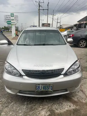 Toyota Camry LE 4dr Sedan (2.4L 4cyl 5M) 2004 Silver