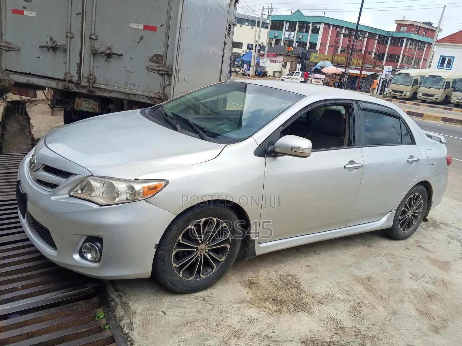 Toyota Corolla 2012 Silver