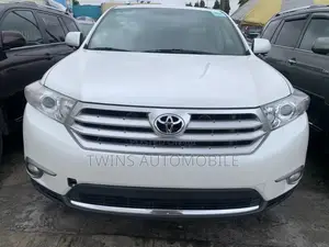 Toyota Highlander Limited 3.5l 4WD 2013 White