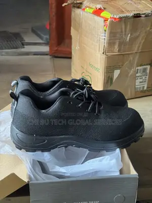 Black Athletic-style Safety Shoes
