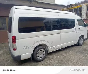Toyota HiAce 2016 White