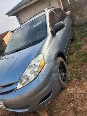 Toyota Sienna CE 2009 Blue