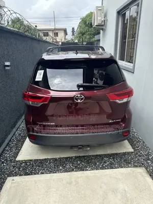 Toyota Highlander XLE 4dr SUV AWD (3.5L 6cyl 6A) 2015 Red
