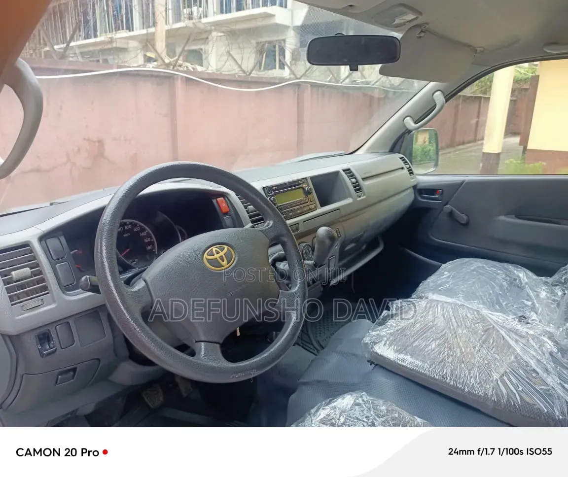 Toyota HiAce 2016 White