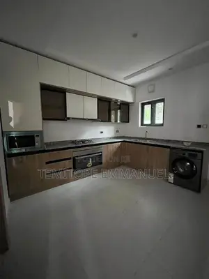 4bdrm Townhouse / Terrace in Pack View Estate for rent