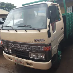 Toyota Dyna 200 With Big Bucket 2rz Engine Petrol Truck