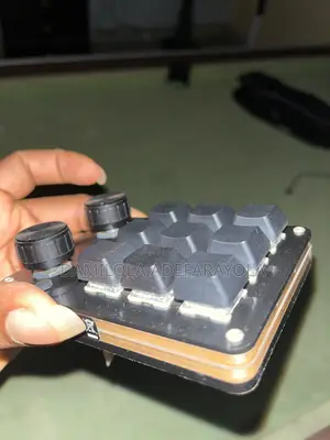 Programable Keypad With 9 Keys and 2 Nobs