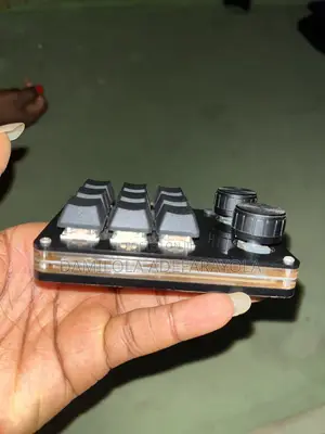 Programable Keypad With 9 Keys and 2 Nobs