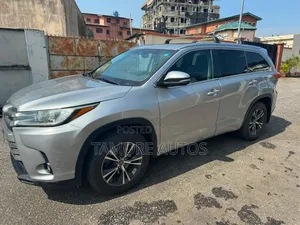 Toyota Highlander XLE 4x4 V6 (3.5L 6cyl 8A) 2017 Silver