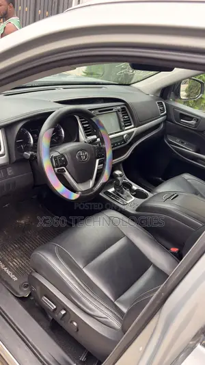 Toyota Highlander XLE 4x4 V6 (3.5L 6cyl 8A) 2017 Silver