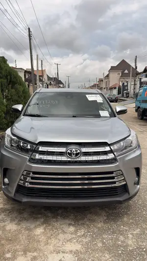 Toyota Highlander XLE 4x4 V6 (3.5L 6cyl 8A) 2017 Silver