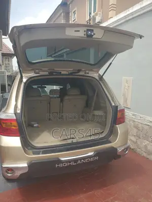Toyota Highlander Limited 2010 Gold