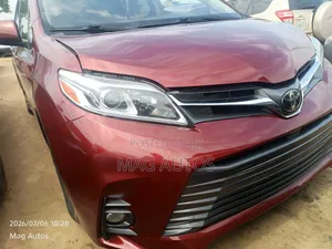 Toyota Sienna 2018 Red