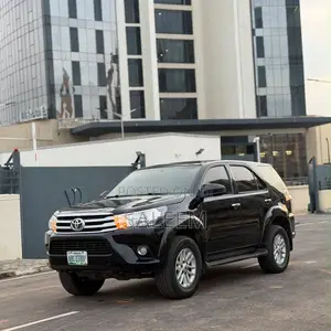 Toyota Fortuner 2015 Black