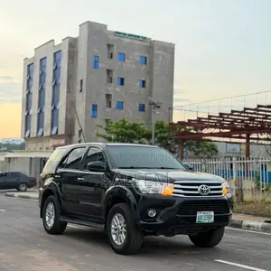 Toyota Fortuner 2015 Black