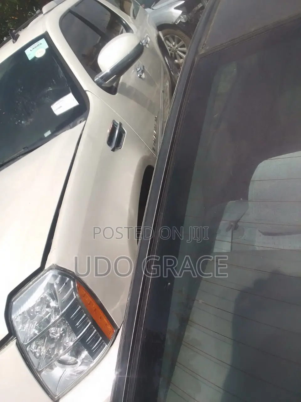 Cadillac Escalade ESV 2009 White