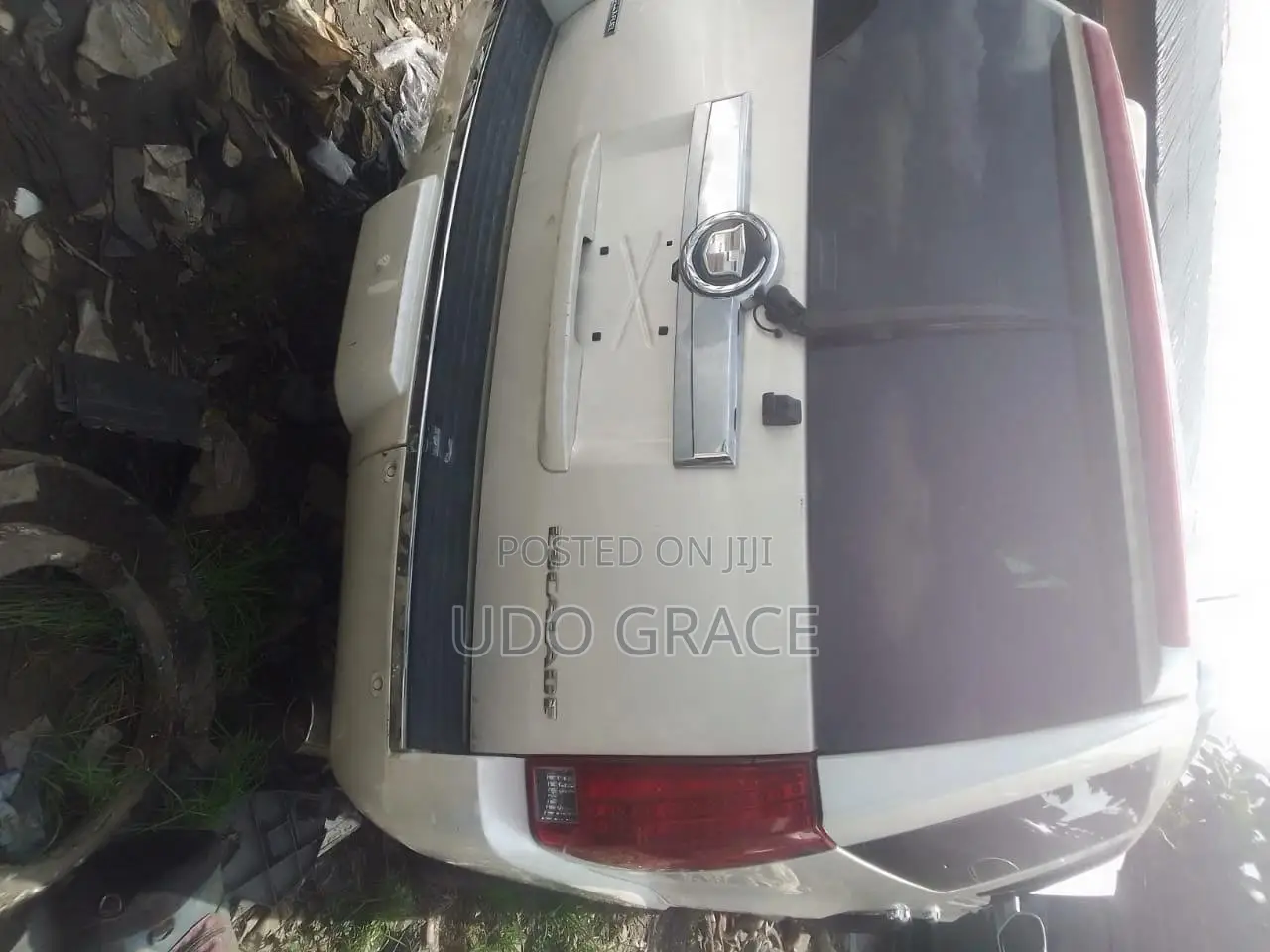 Cadillac Escalade ESV 2009 White