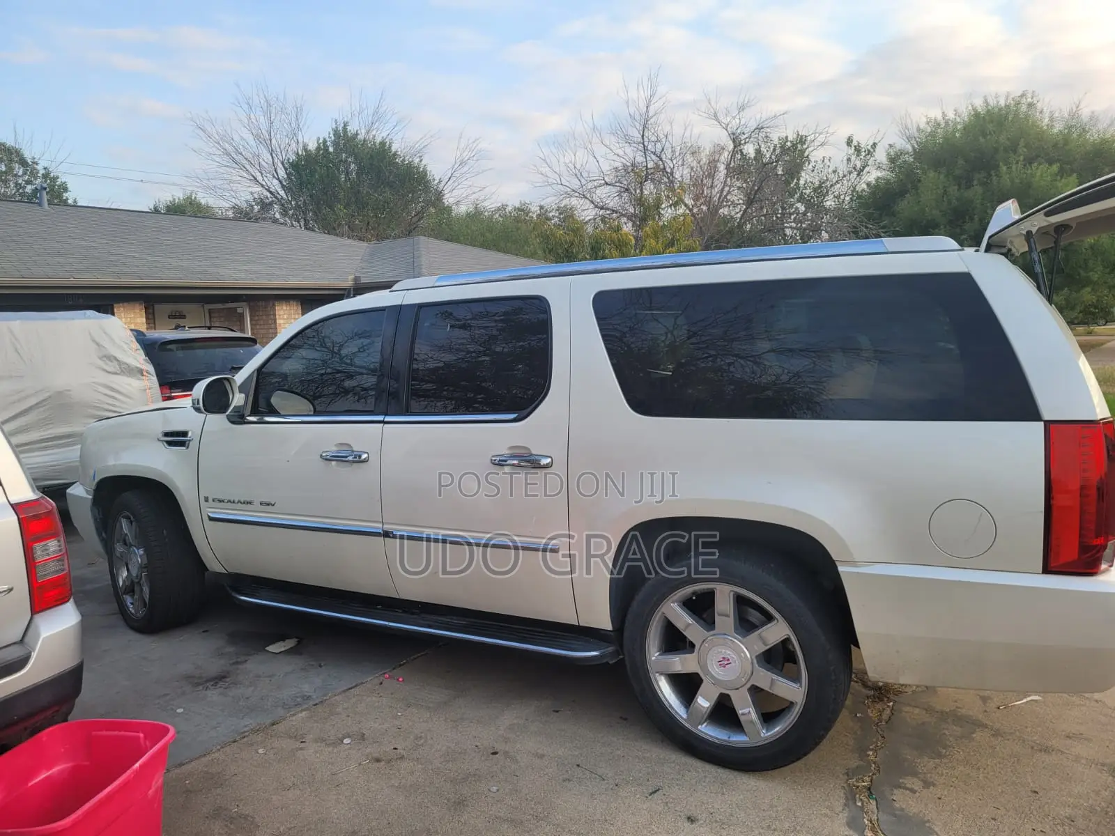Cadillac Escalade ESV 2009 White