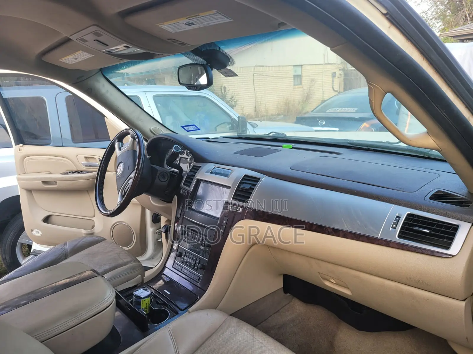 Cadillac Escalade ESV 2009 White