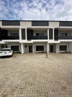 3bdrm Duplex in Close To Beger Yard for rent