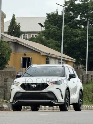 Toyota Highlander XSE 2021 White