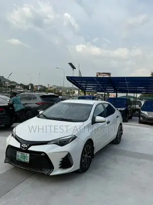 Toyota Corolla LE ECO 4dr Sedan (1.8L 4cyl CVT) 2017 White