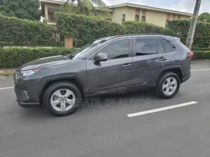 Toyota RAV4 XLE FWD 2020 Gray