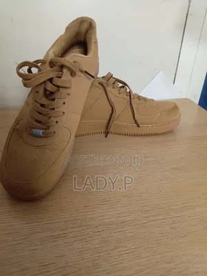 Low-Top Casual Sneaker / Skateboard Shoe- Size 43