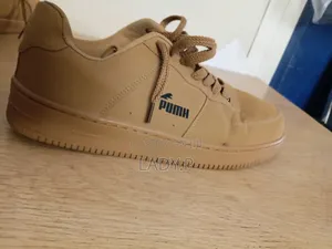 Low-Top Casual Sneaker / Skateboard Shoe- Size 43