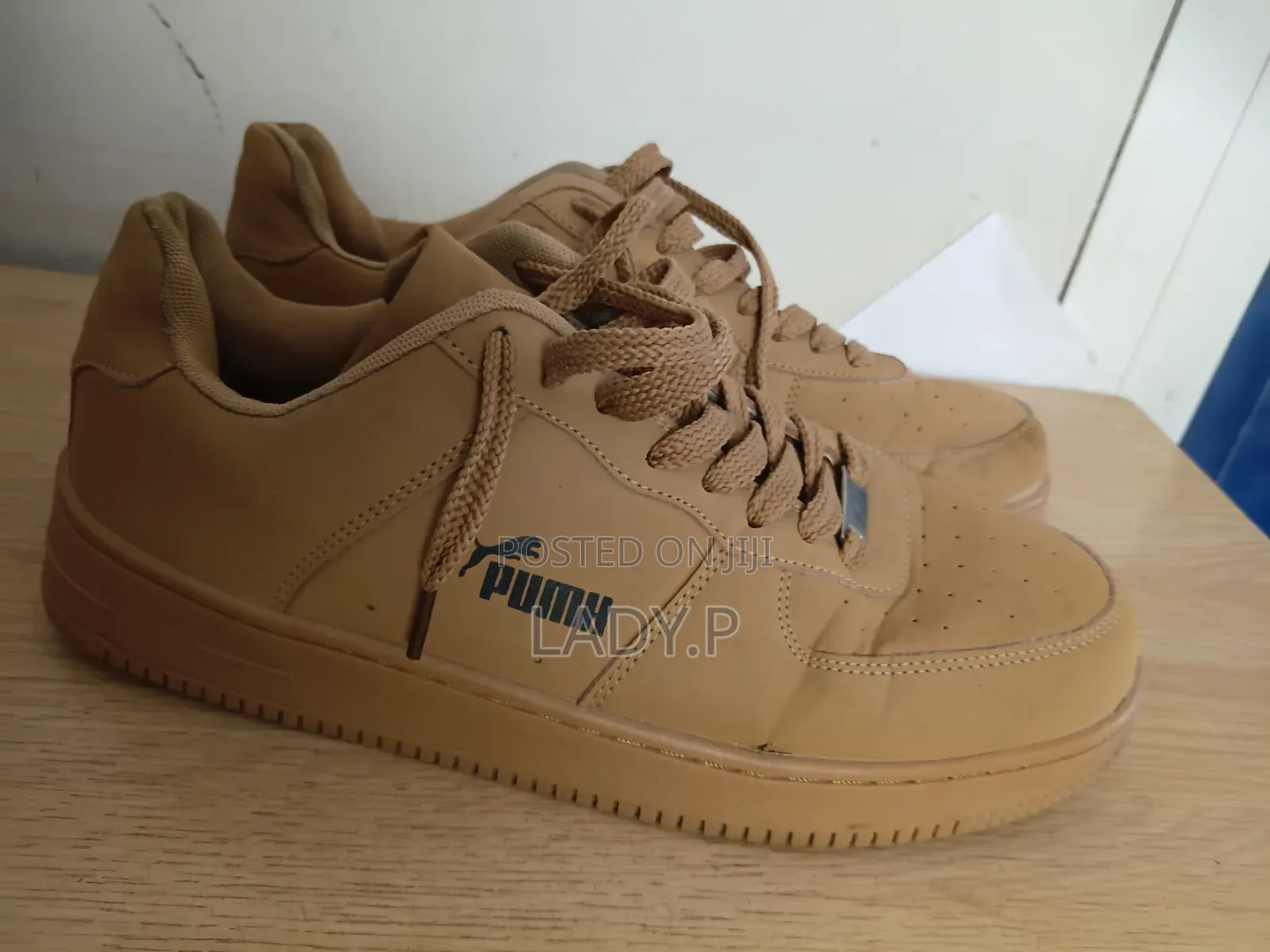 Low-Top Casual Sneaker / Skateboard Shoe- Size 43