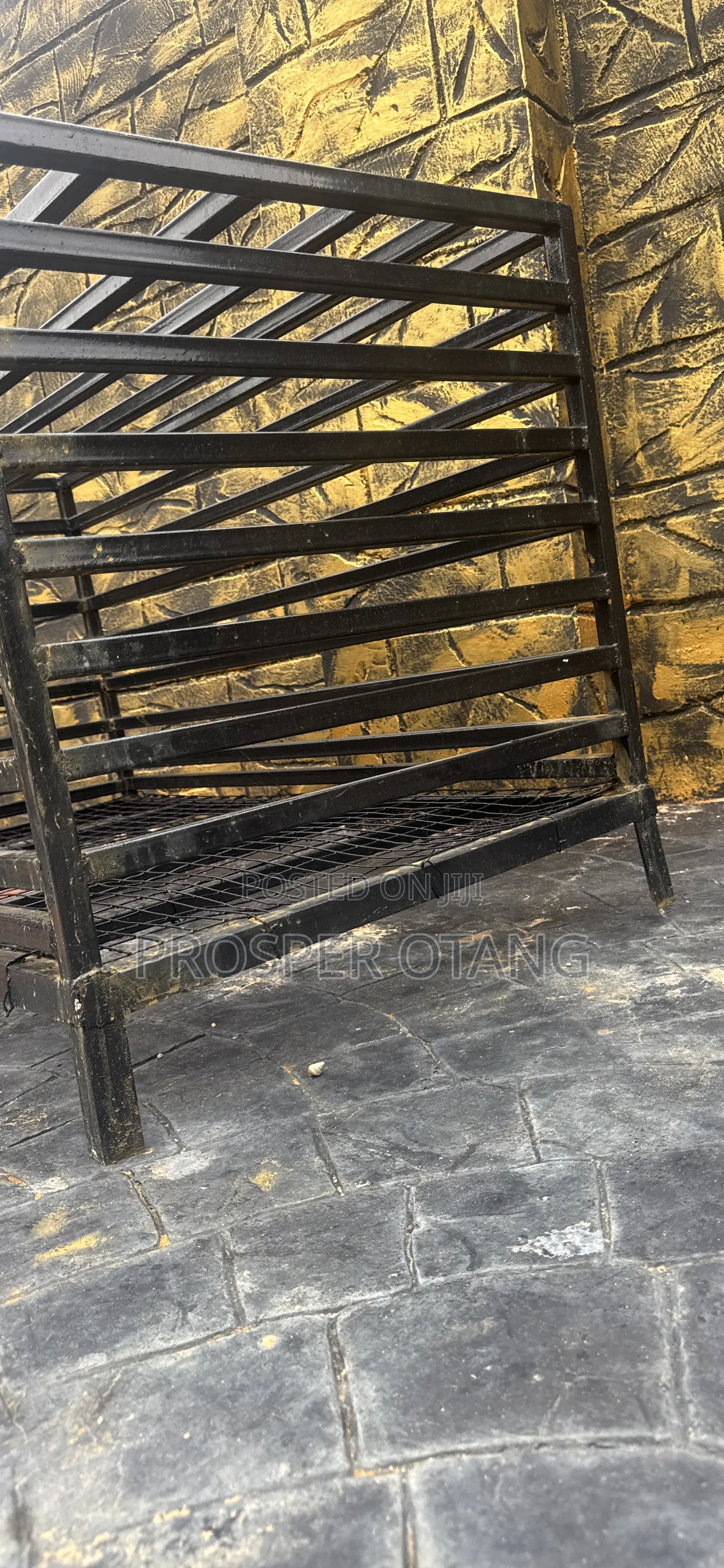 A Quality Dogs and Cats Cage.