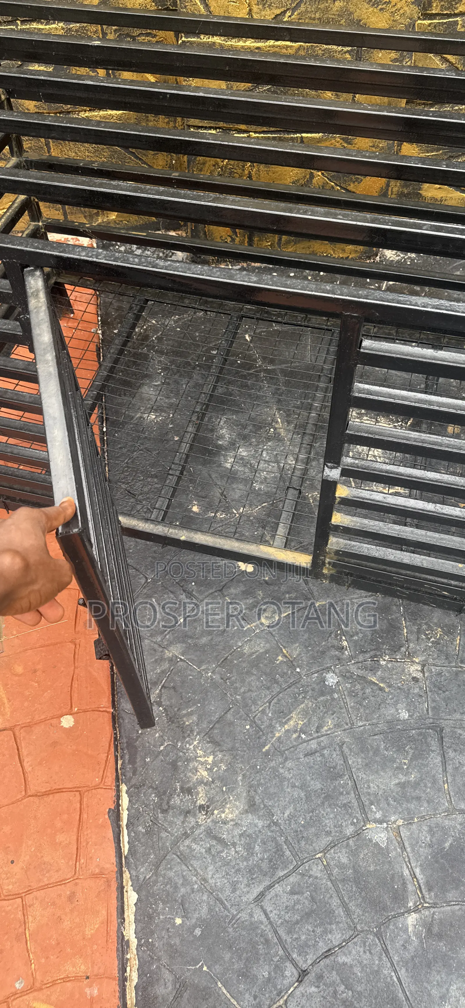 A Quality Dogs and Cats Cage.