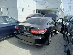 Toyota Camry LE FWD (2.5L 4cyl 8AM) 2018 Black