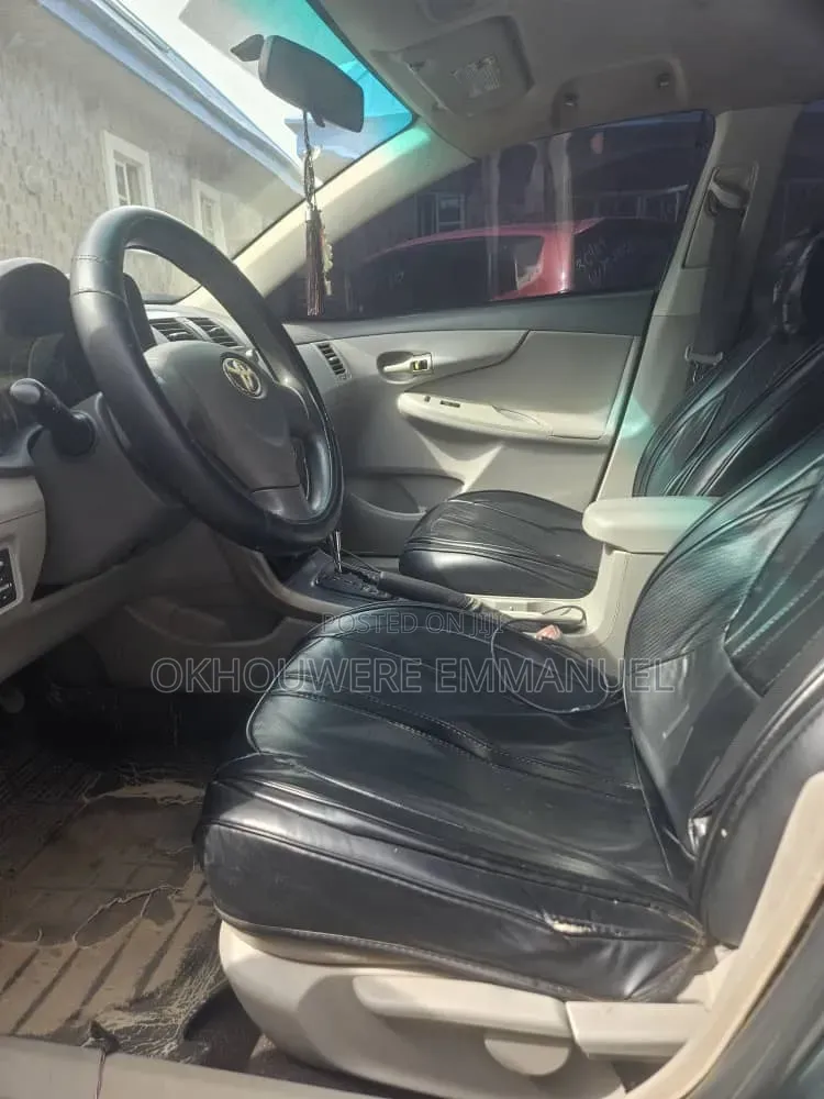 Toyota Corolla 2010 Gray