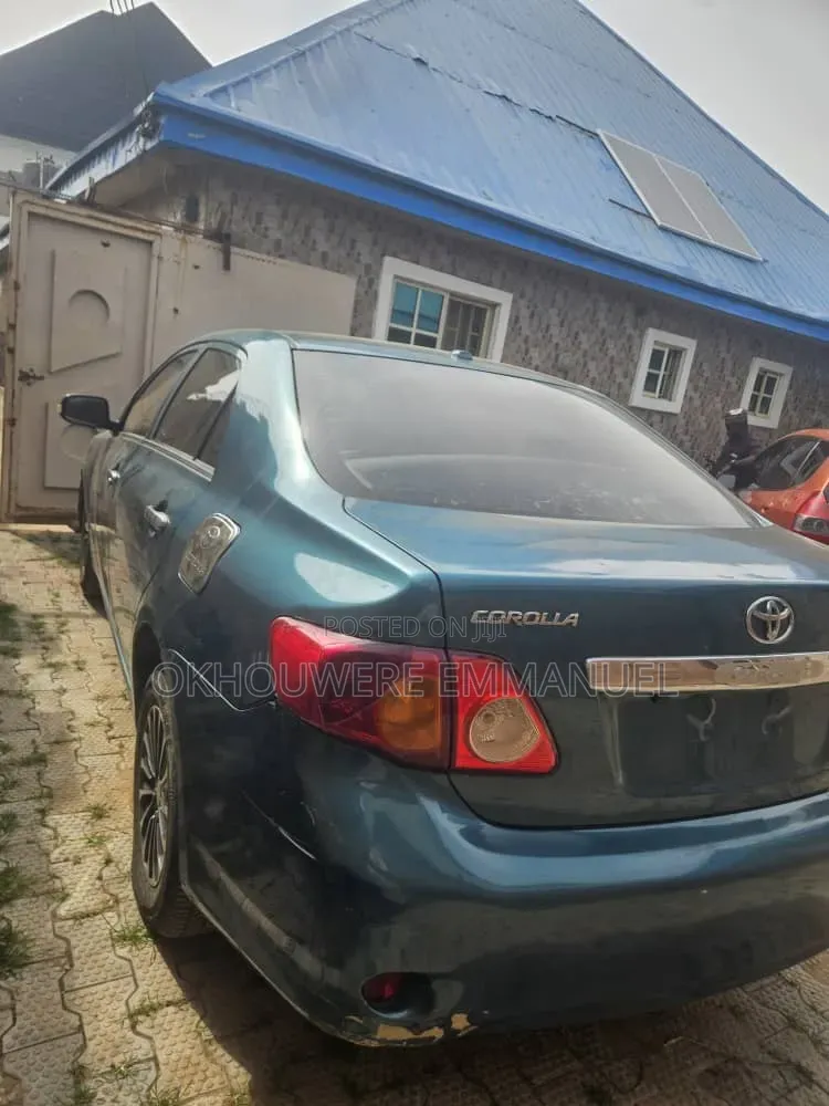 Toyota Corolla 2010 Gray