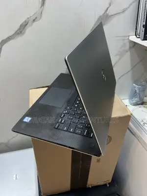 Laptop Dell Precision 15 5520 16GB Intel Xeon SSD 256GB