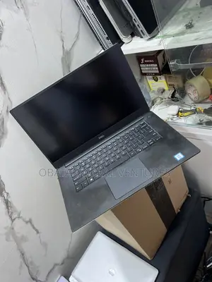 Laptop Dell Precision 15 5520 16GB Intel Xeon SSD 256GB