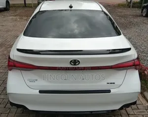 Toyota Avalon XSE Nightshade 2021 Off white