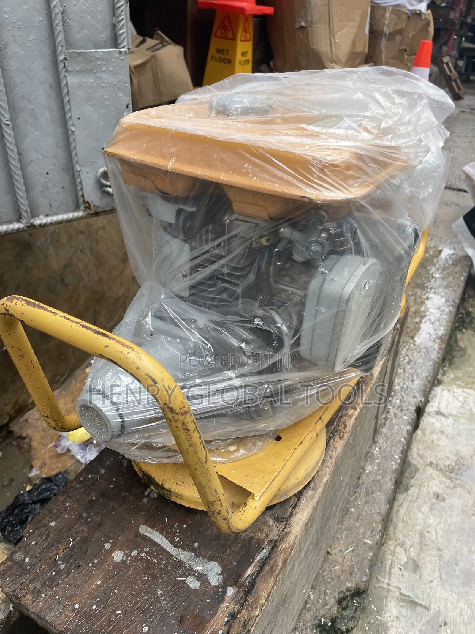 Fuji Robin Engine Concrete Poker Vibrator Machine