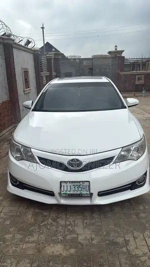 Toyota Camry SE 4dr Sedan (3.5L 6cyl 6A) 2014 White