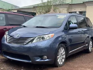 Toyota Sienna XLE Premium 7 Passenger (3.5L 6cyl 6A) 2016 Blue