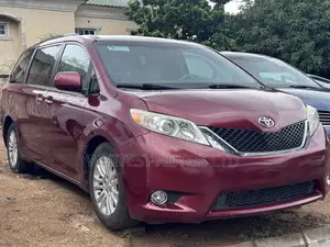 Toyota Sienna XLE 8-Passenger 4dr Minivan (3.5L 6cyl 6A) 2014 Burgundy