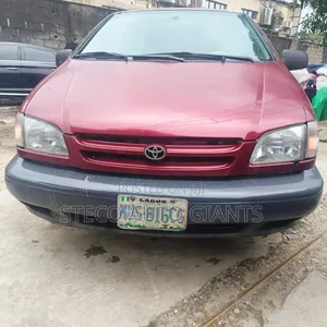 Toyota Sienna 2001 Red