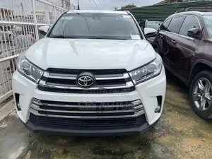 Toyota Highlander SE 4x2 V6 (3.5L 6cyl 8A) 2017 White