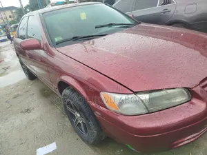 Toyota Camry 2000 Red