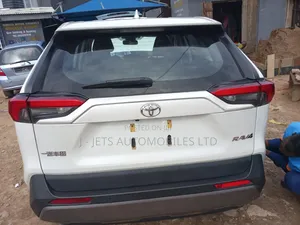 Toyota RAV4 Limited AWD 2023 White